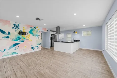 309 NW 43rd Avenue Plantation FL 33317
