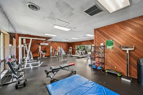 5222 NE 6th Avenue Oakland Park FL 33334