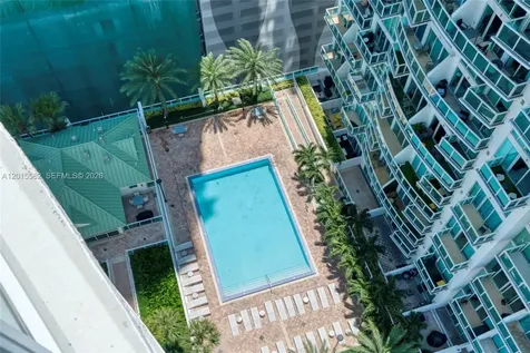 31 SE 5th Street Miami FL 33131