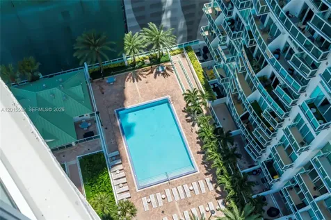 31 SE 5th Street Miami FL 33131