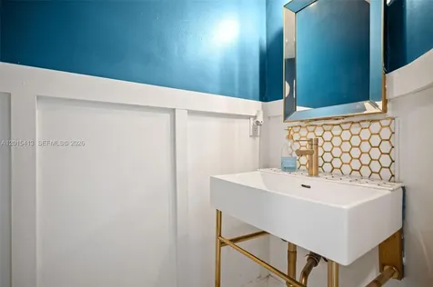 10420 NW 49th Place Coral Springs FL 33076