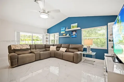 10420 NW 49th Place Coral Springs FL 33076