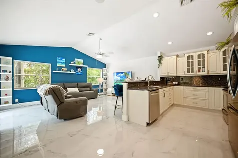 10420 NW 49th Place Coral Springs FL 33076