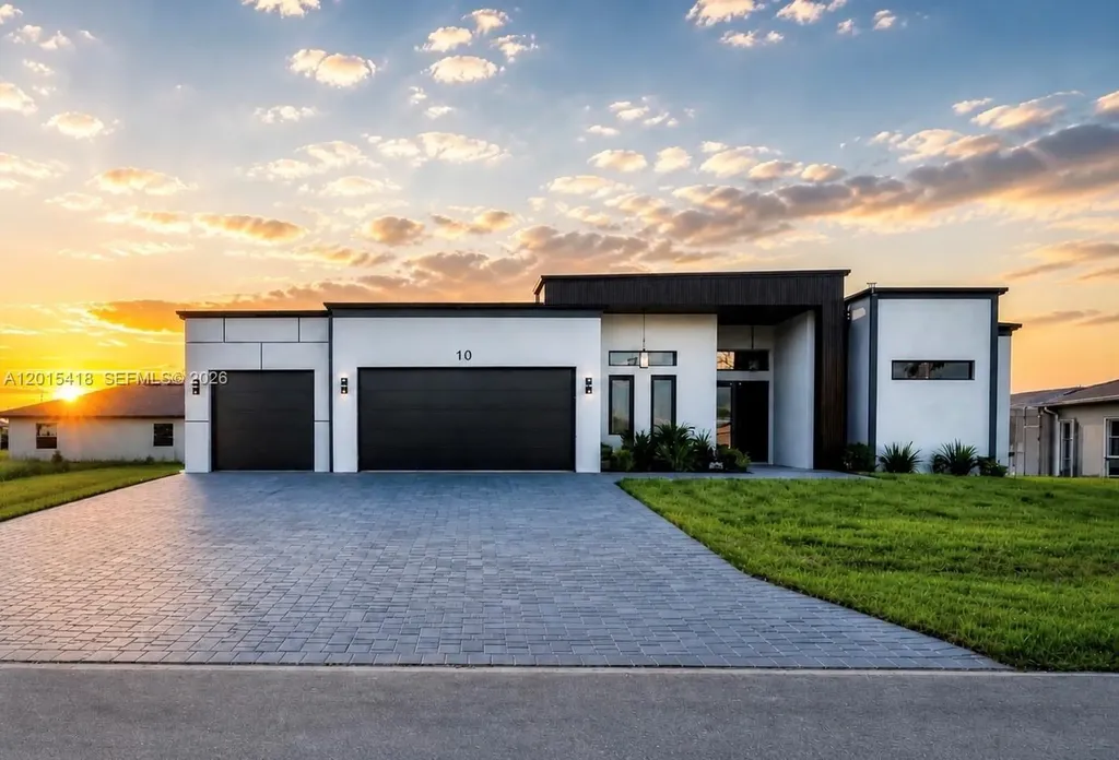10 SW 33rd Place Cape Coral FL 33904