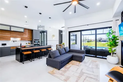 10 SW 33rd Place Cape Coral FL 33904