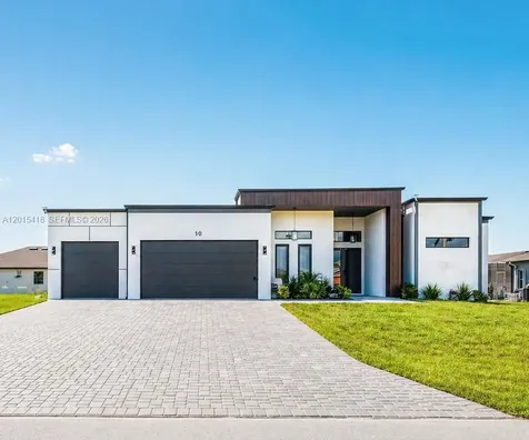 10 SW 33rd Place Cape Coral FL 33904