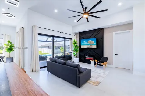 10 SW 33rd Place Cape Coral FL 33904