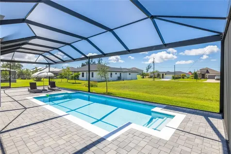 10 SW 33rd Place Cape Coral FL 33904