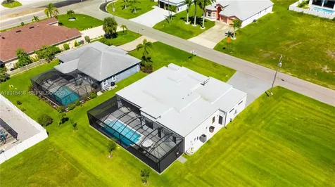10 SW 33rd Place Cape Coral FL 33904