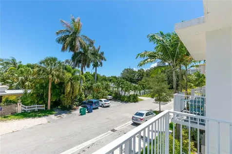 2610 NE 213th Street Miami FL 33180