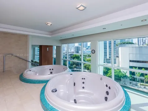 41 SE 5th Street Miami FL 33131