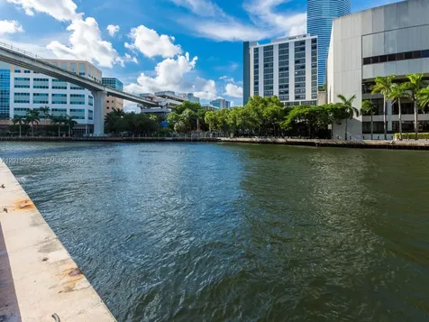 41 SE 5th Street Miami FL 33131