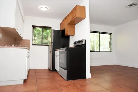 304 SE 9th Court Hallandale Beach FL 33009