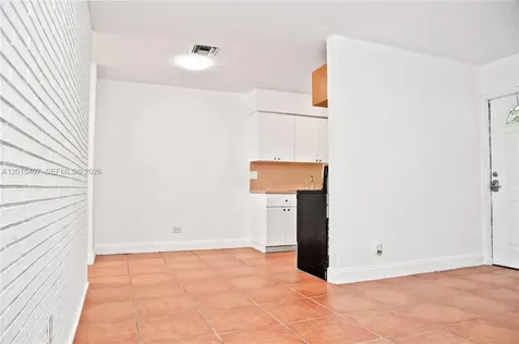 304 SE 9th Court Hallandale Beach FL 33009