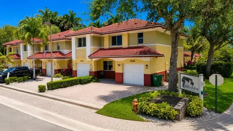 4946 SW 66th Terrace Davie FL 33314