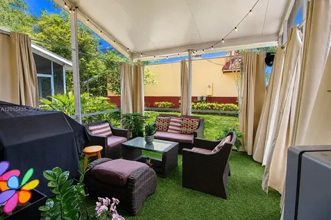 4946 SW 66th Terrace Davie FL 33314