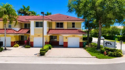 4946 SW 66th Terrace Davie FL 33314