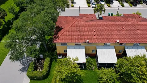 4946 SW 66th Terrace Davie FL 33314
