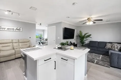 4946 SW 66th Terrace Davie FL 33314