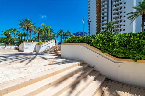 21205 Yacht Club Drive Aventura FL 33180