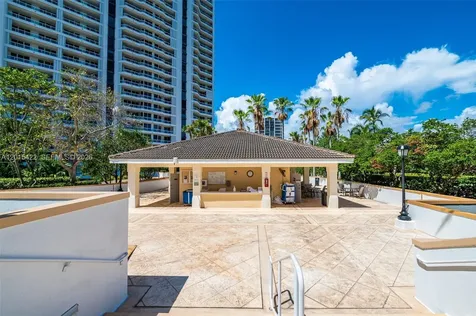 21205 Yacht Club Drive Aventura FL 33180