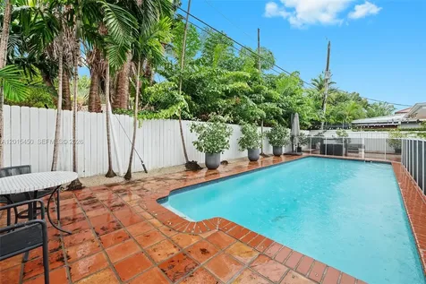 200 W Mashta Drive Key Biscayne FL 33149