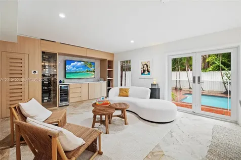 200 W Mashta Drive Key Biscayne FL 33149