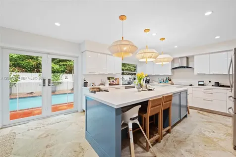 200 W Mashta Drive Key Biscayne FL 33149