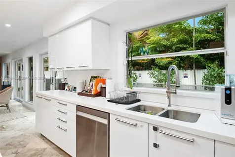 200 W Mashta Drive Key Biscayne FL 33149