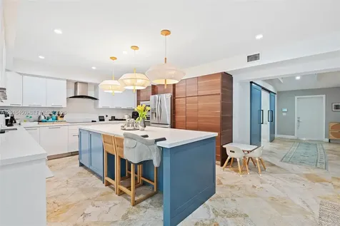 200 W Mashta Drive Key Biscayne FL 33149