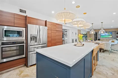 200 W Mashta Drive Key Biscayne FL 33149