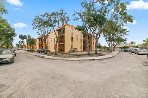525 W 69th Street Hialeah FL 33014