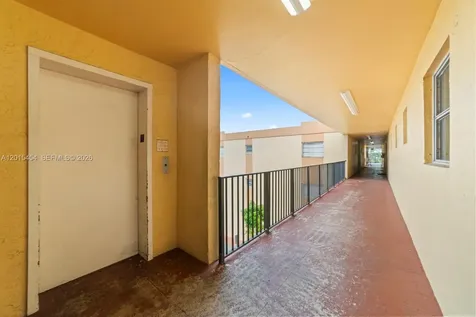 525 W 69th Street Hialeah FL 33014