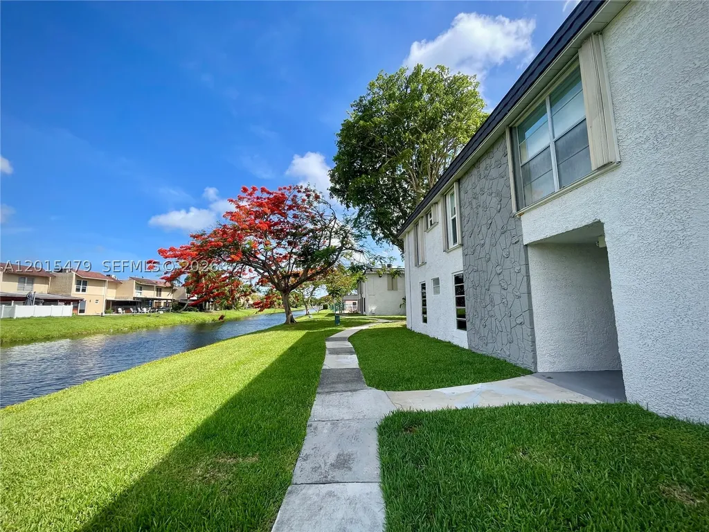 10385 N Kendall Drive Miami FL 33176