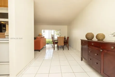 10385 N Kendall Drive Miami FL 33176
