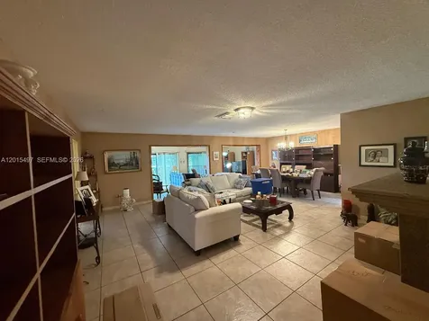 19300 W Lake Drive Hialeah FL 33015