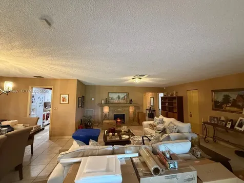 19300 W Lake Drive Hialeah FL 33015