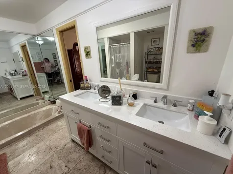19300 W Lake Drive Hialeah FL 33015