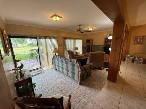 19300 W Lake Drive Hialeah FL 33015