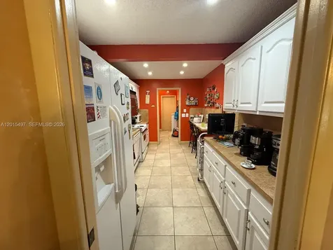 19300 W Lake Drive Hialeah FL 33015