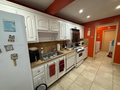 19300 W Lake Drive Hialeah FL 33015