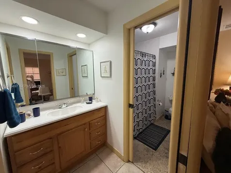 19300 W Lake Drive Hialeah FL 33015