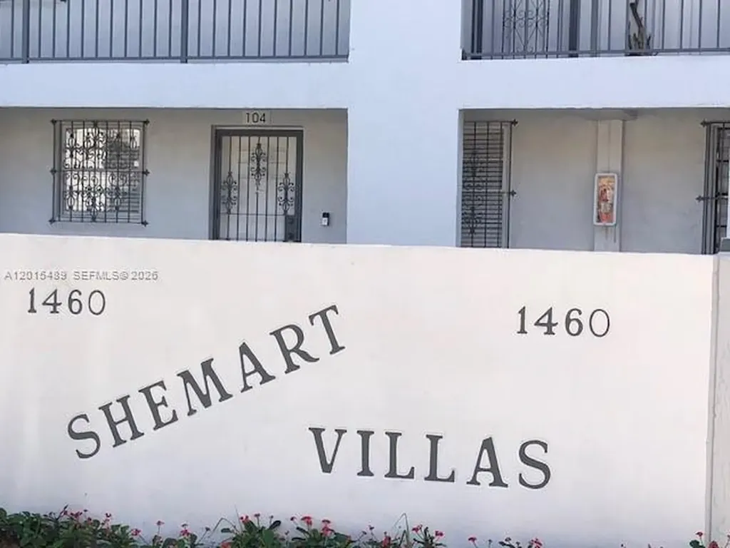 1460 N 43rd Place Hialeah FL 33012