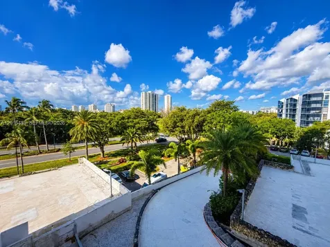 3375 N Country Club Drive Aventura FL 33180