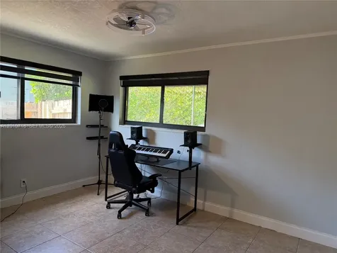 2640 N 62nd Avenue Hollywood FL 33024