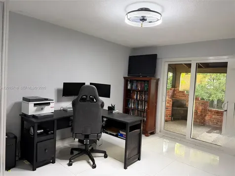 2640 N 62nd Avenue Hollywood FL 33024