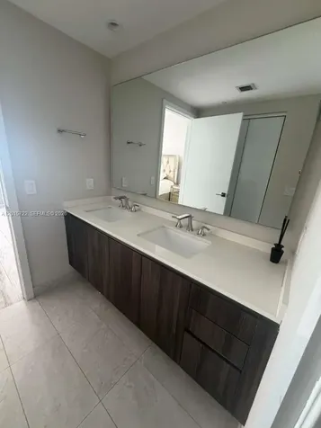 488 NE 18th Street Miami FL 33132