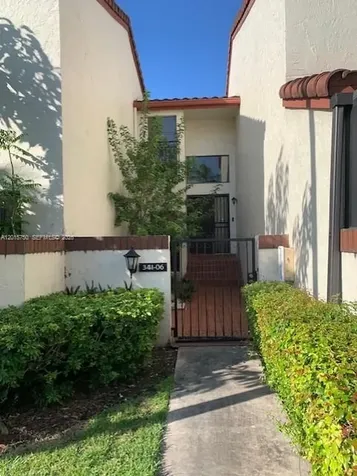 341 Ives Dairy Road Miami FL 33179