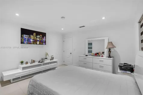 46 NE 164th Street Miami FL 33162