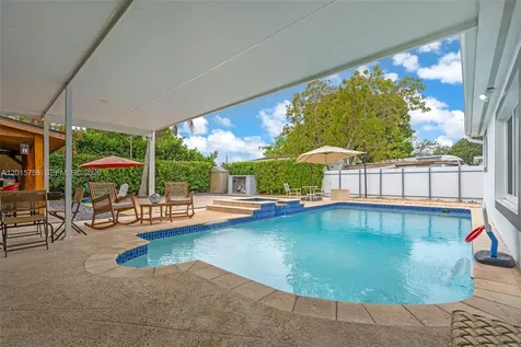 46 NE 164th Street Miami FL 33162